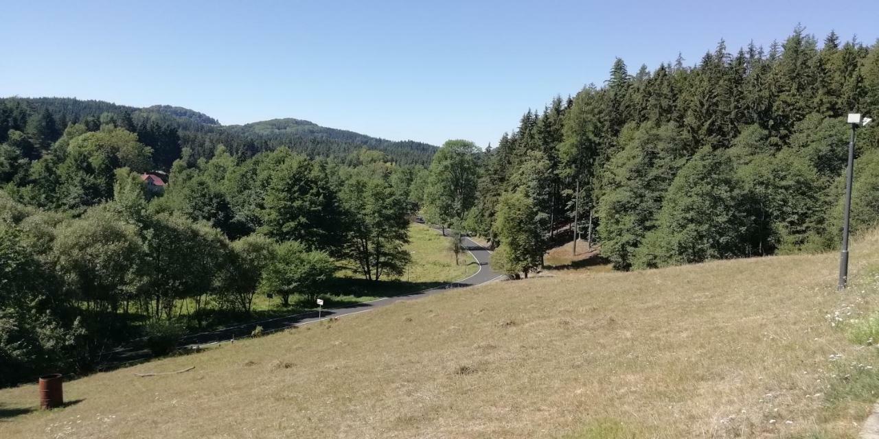 Olivin Kytlice Hiker Huts Hotel Exterior photo